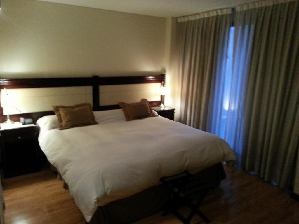 Quarto Clássico com Cama de Casal ou 2 de Solteiro